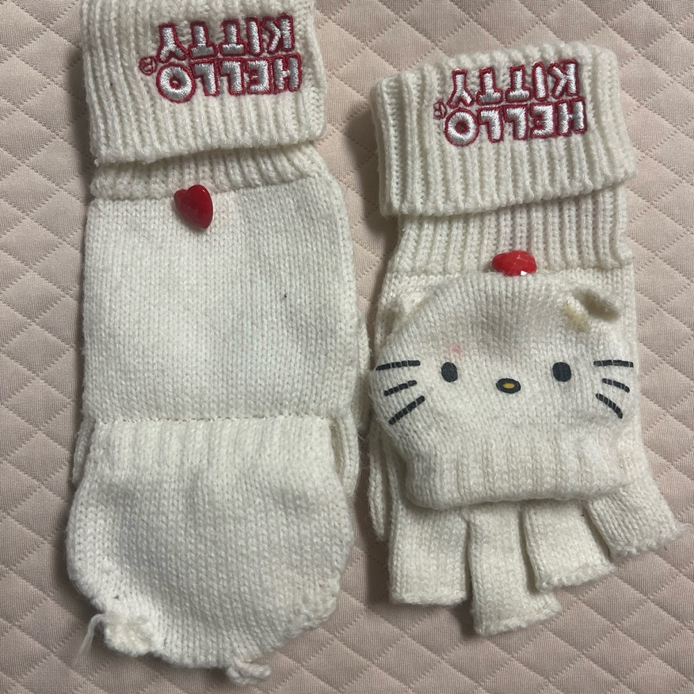 Hello Kitty Convertible Mittens - Picture 5 of 5